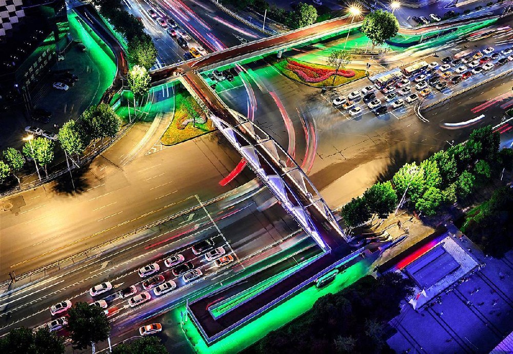 武昌中南路天橋“靚”起來 橋梁亮化絢麗色彩