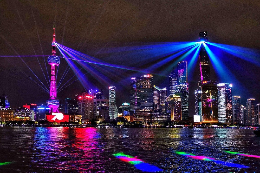 魅力四溢的燈光秀：光影交錯(cuò)的視覺(jué)盛宴